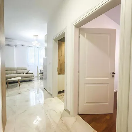 1326 Modern * Golem (Tirana)