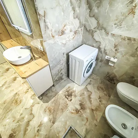 1326 Modern * Golem (Tirana)