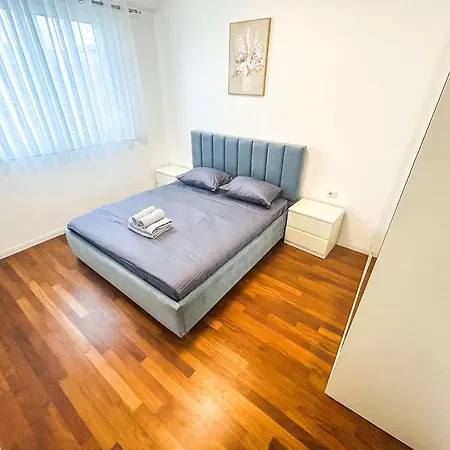 1326 Modern *